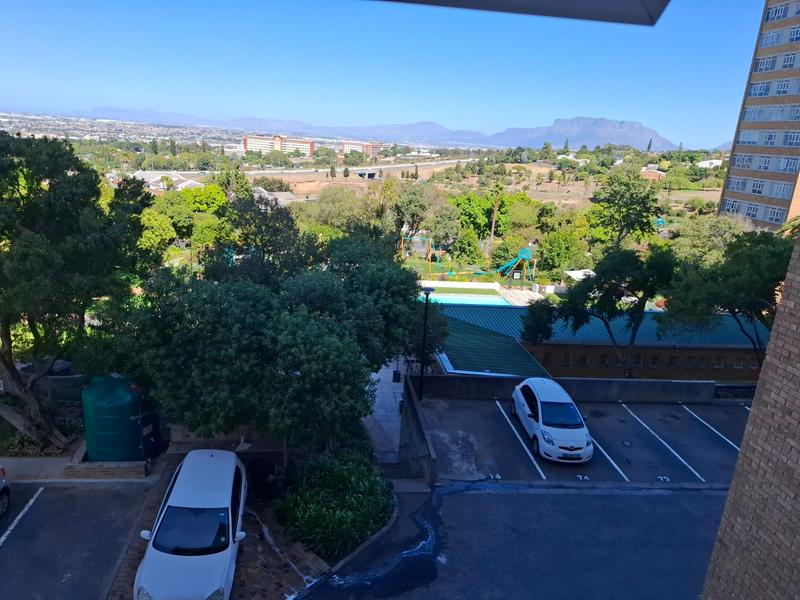 2 Bedroom Property for Sale in Loevenstein Western Cape